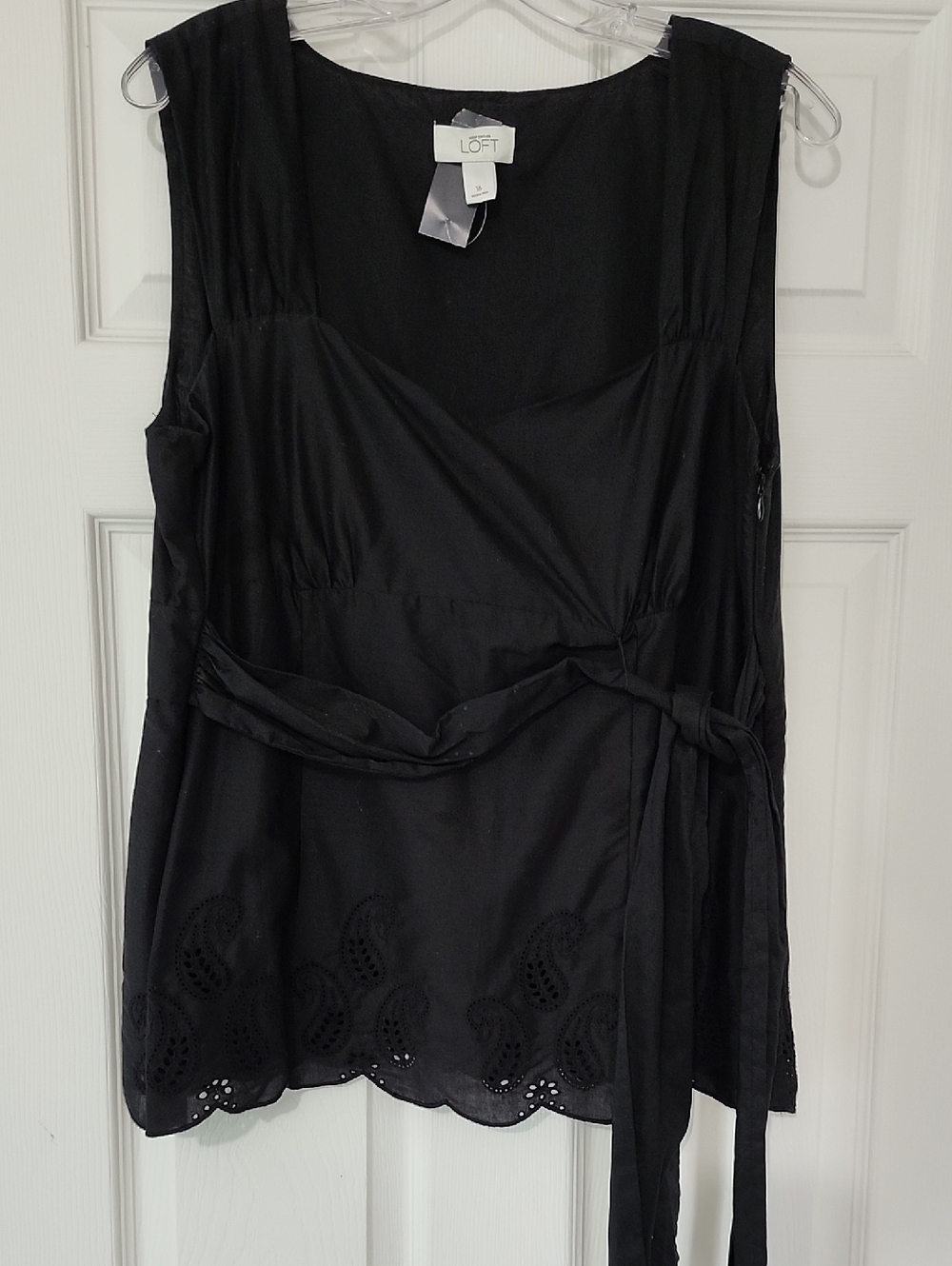 NWT Loft Ann Taylor Sleeveless Blouse Eyelet Cutout Waist Detail Tie. Sash Tie